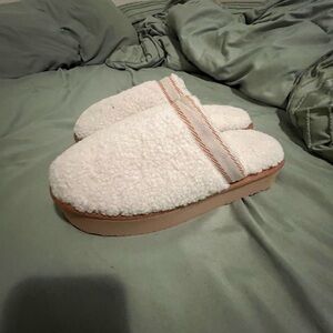 Cozy White Sherpa Slip-On Slippers